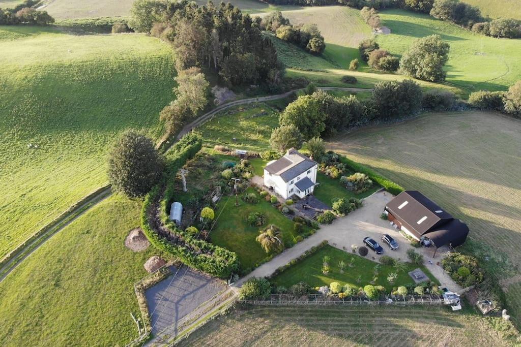 Country Home With Gardens Нютаун Екстериор снимка