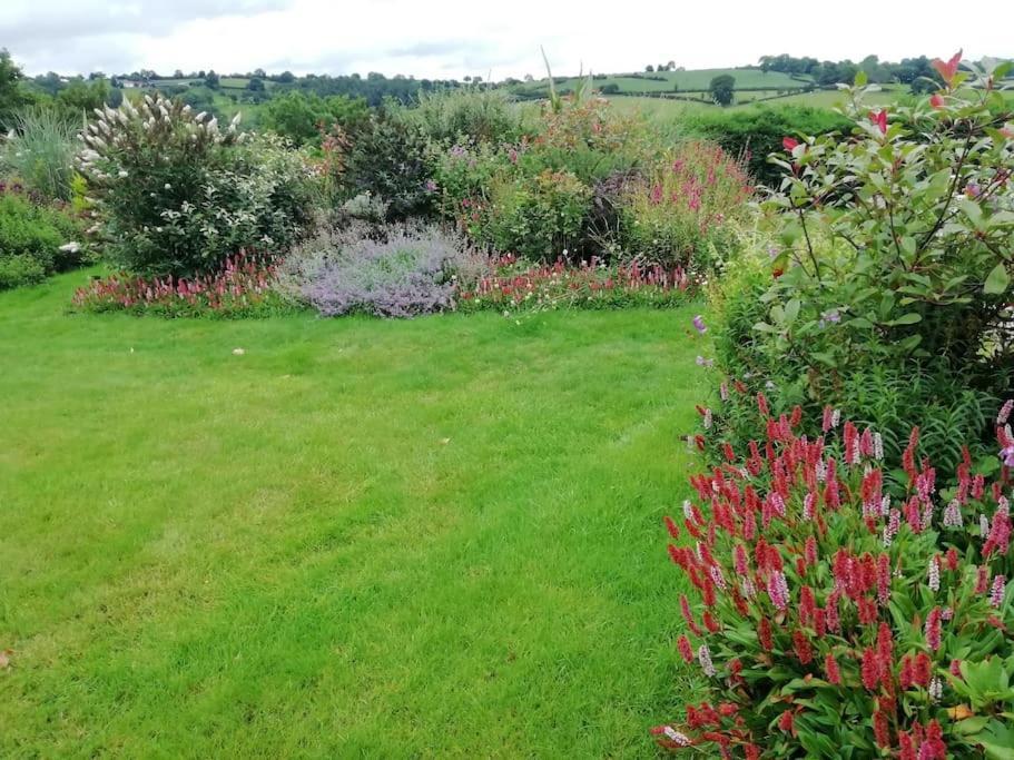 Country Home With Gardens Нютаун Екстериор снимка